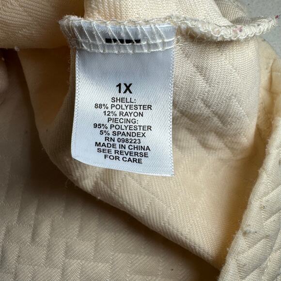 BCG Women’s Quilted 1/4 zip Pullover. Size 1X - Picture 6 of 7